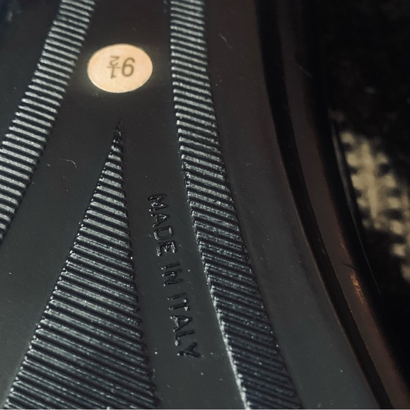 MICHAEL KORS | BLACK LEATHER SLIDES | SZ 9.5M | NEW | MADE IN ITALY - Picture 7 of 7